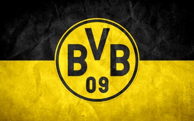 88A8娱乐热评-一场雨后的球场维护工作