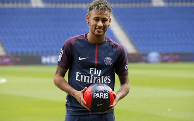 88A8娱乐-内马尔脚踝手术成功静养